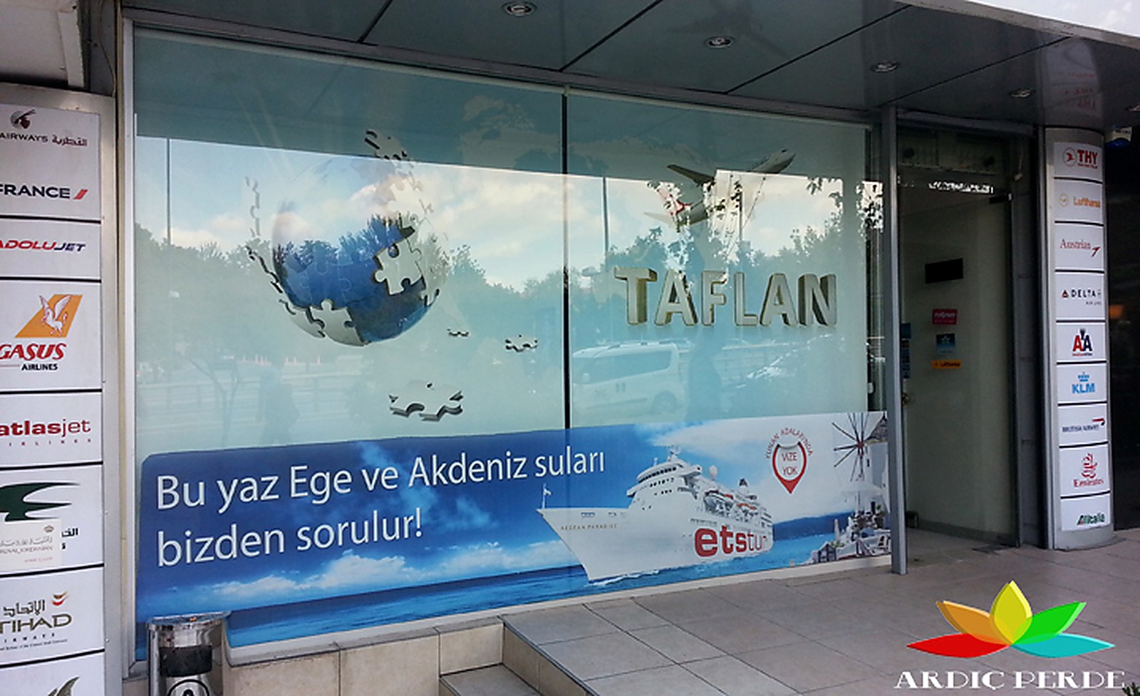 Ankara Taflan Turizm (ETS Tur Yetkili Acentesi) — İçeriden Dışarıyı Gösteren %3 Sunscreen Dokuma Üzeri Kurumsal Reklam ve Amblem Baskılı Stor Perde (Sağ Cephe)