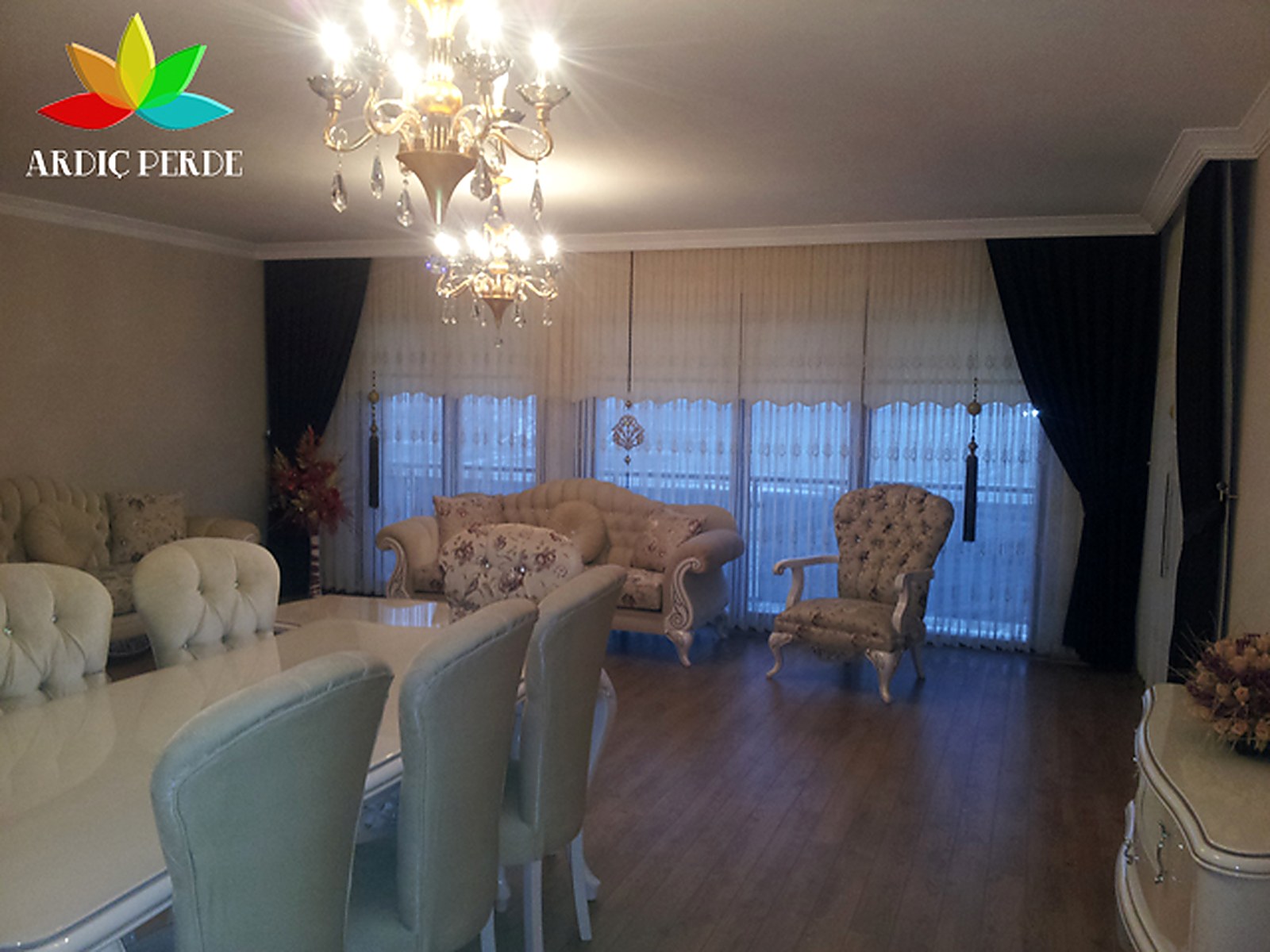 Yaşamkent Villa & Rezidans Projesi (Çayyolu / Çankaya, Ankara) — Mutfak ve Teras Çıkışı — Leke Tutmaz Apreli Modern Geometrik Desenli Zebra Stor Perde