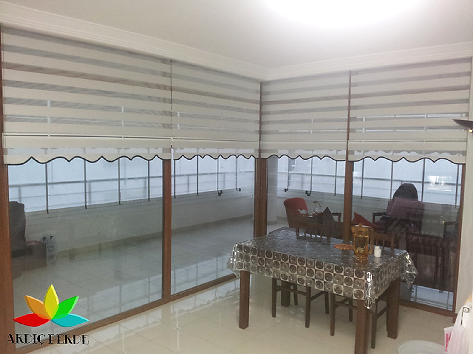 Yaşamkent Villa & Rezidans Projesi (Çayyolu / Çankaya, Ankara) — Çalışma ve Misafir Odası — Gün Işığı Kontrollü Çift Katmanlı Dekoratif Zebra Perde Uygulaması