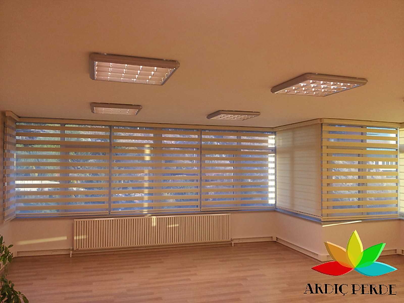 Ankara TESMER (TÜRMOB Eğitim ve Staj Merkezi, Dikmen / Çankaya) — Stajyer Eğitim Amfisi — Gün Işığı Filtreli Antistatik Kurumsal Zebra Perde